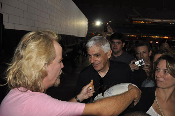 Marky Lennon signs Joaquim Arnês 'Pink' 