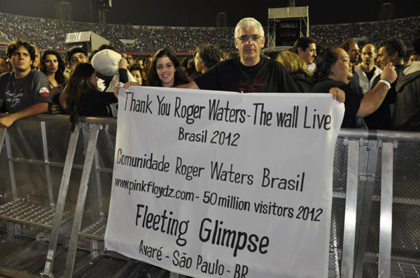 Making sure that Roger & the band can see the AFG banner is Joaquim Arnês