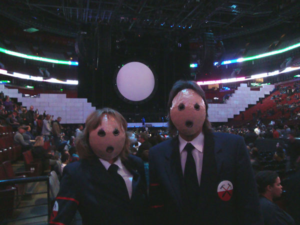 Here they are again! Brian Petruk & his wife attended their second Roger Waters show in Montreal after being blown away by the Ottawa show a couple of nights before.