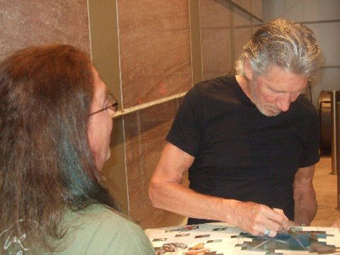 Our good friend Greg Hampton meets up with Roger at the Charlotte show. (Image thanks to Greg Hampton) 