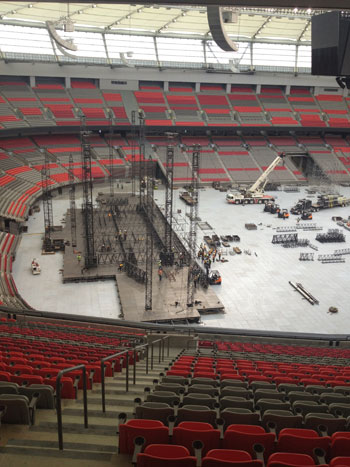 The stage under construction - Pic thanks to Geoffrey Thomas 