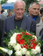 David laying a wreath at the Monument to shipyard workers Killed in action 