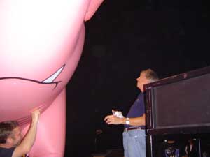 Roger getting ready to spray the pig. Pic thanks to Bob Rautenstrauch 