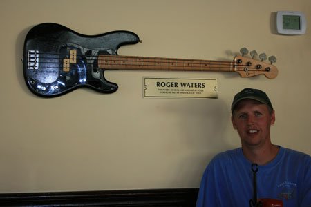 Roger Waters bass as used on his Radio KAOS tour. With thanks to Steve Wenzbauer