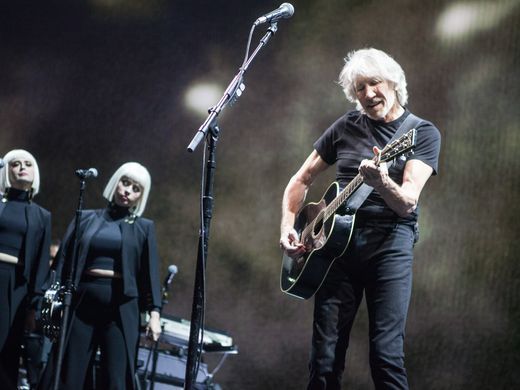 Roger Waters 'Us + Them Tour' coming to Gila River Arena - AZ Big